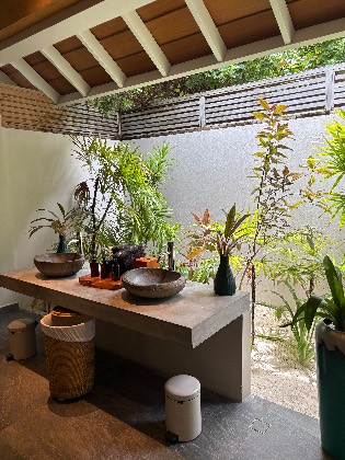 Emerald Faarufushi